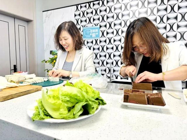 【院长共膳日】家校共膳 携手促成长  ——经济与管理学院院长共膳日